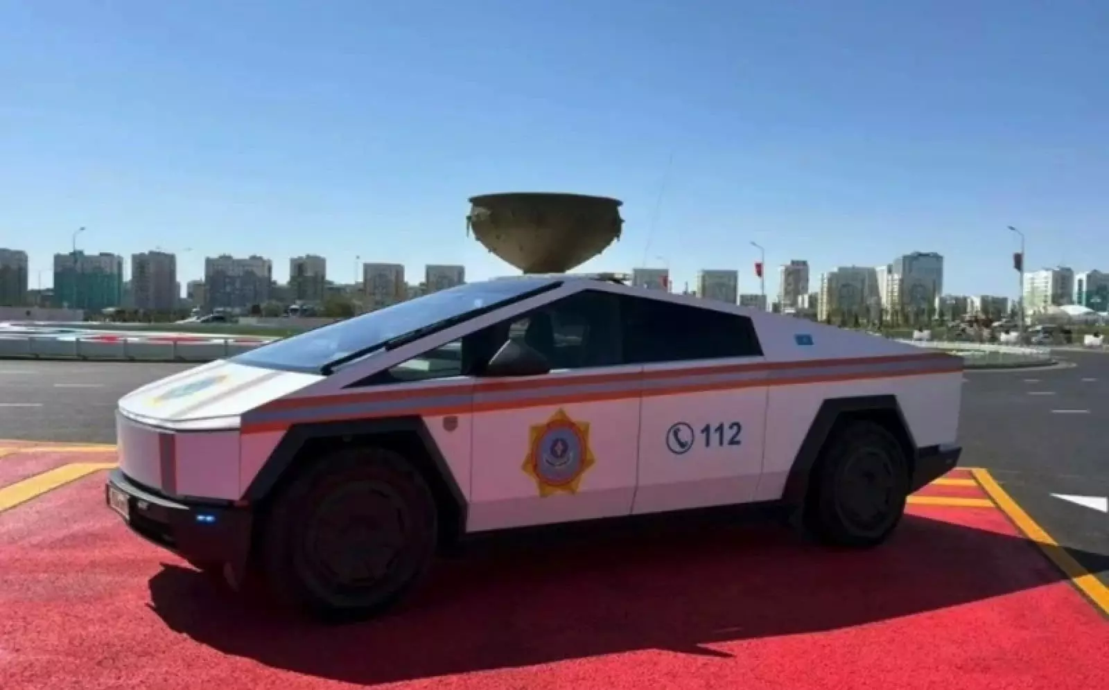 Казахстан расширяет парк Tesla Cybertruck для проведения аварийно-спасательных операций.