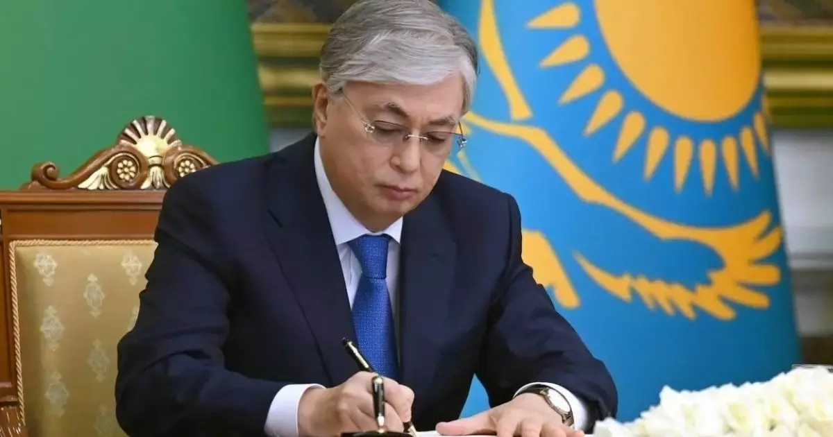  Тоқаев заңға қол қойды: Қазақстан жұмыс берушілерін қандай өзгерістер күтіп тұр 