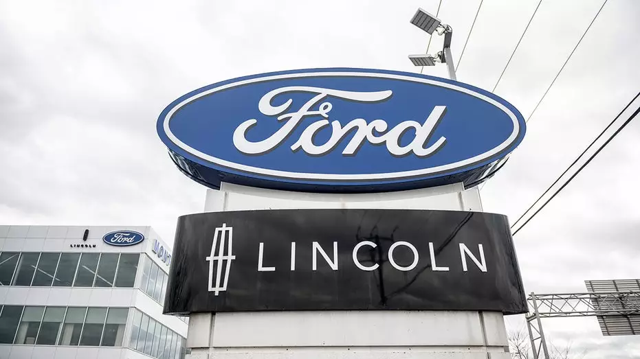 Ford отзывает почти 420 000 внедорожников Expedition и Lincoln Navigator из-за проблемы с фиксацией ремней безопасности.