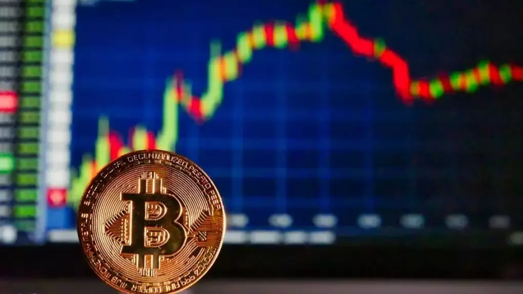 Паника на крипторынке: долгосрочные инвесторы избавляются от биткоина