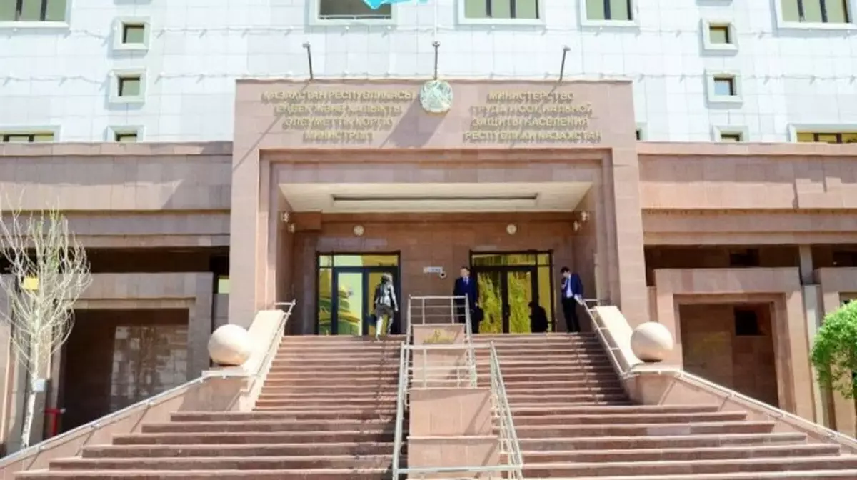 Минтруда назвало средние размеры детских пособий в Казахстане