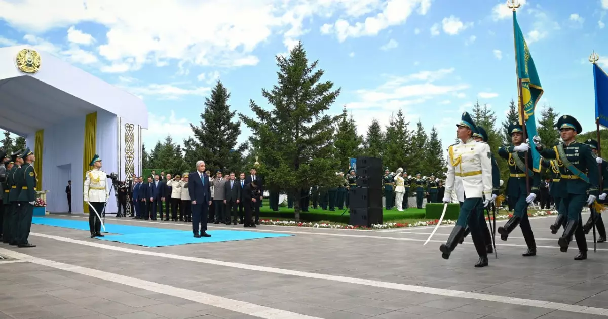  «Қастерлі рәміздеріміз – ұлт құндылықтарының жарқын символы»: Президент Мемлекеттік ту көтеру рәсіміне қатысты 