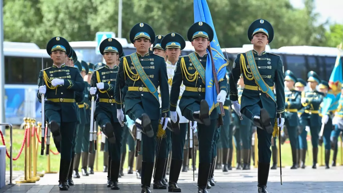 Токаев выступил на церемонии поднятия Государственного флага