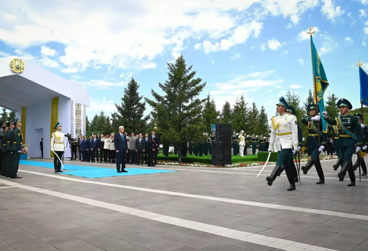 Президент Мемлекеттік ту көтеру рәсіміне қатысып, сөз сөйледі