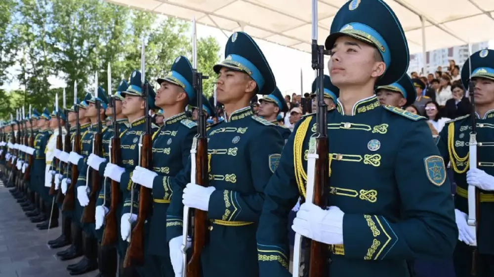 Қазақстандық әскери жоғары оқу орындарының түлектері жаңа шен алады