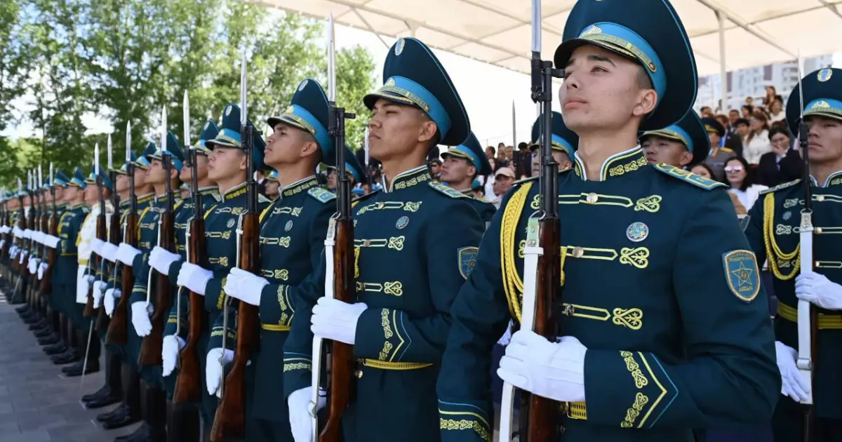  Әскери оқу орындарының үздік түлектеріне алғаш рет «аға лейтенант» шені берілді 