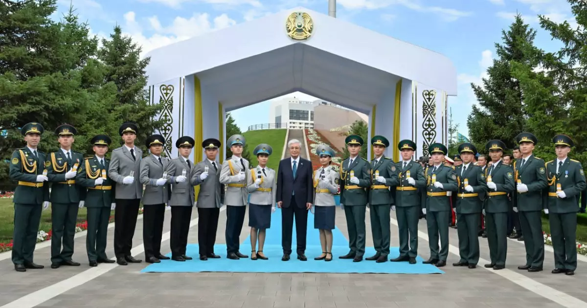  Президент әскери оқу орындарының үздік түлектеріне алғаш рет «аға лейтенант» шенін тапсырды 
