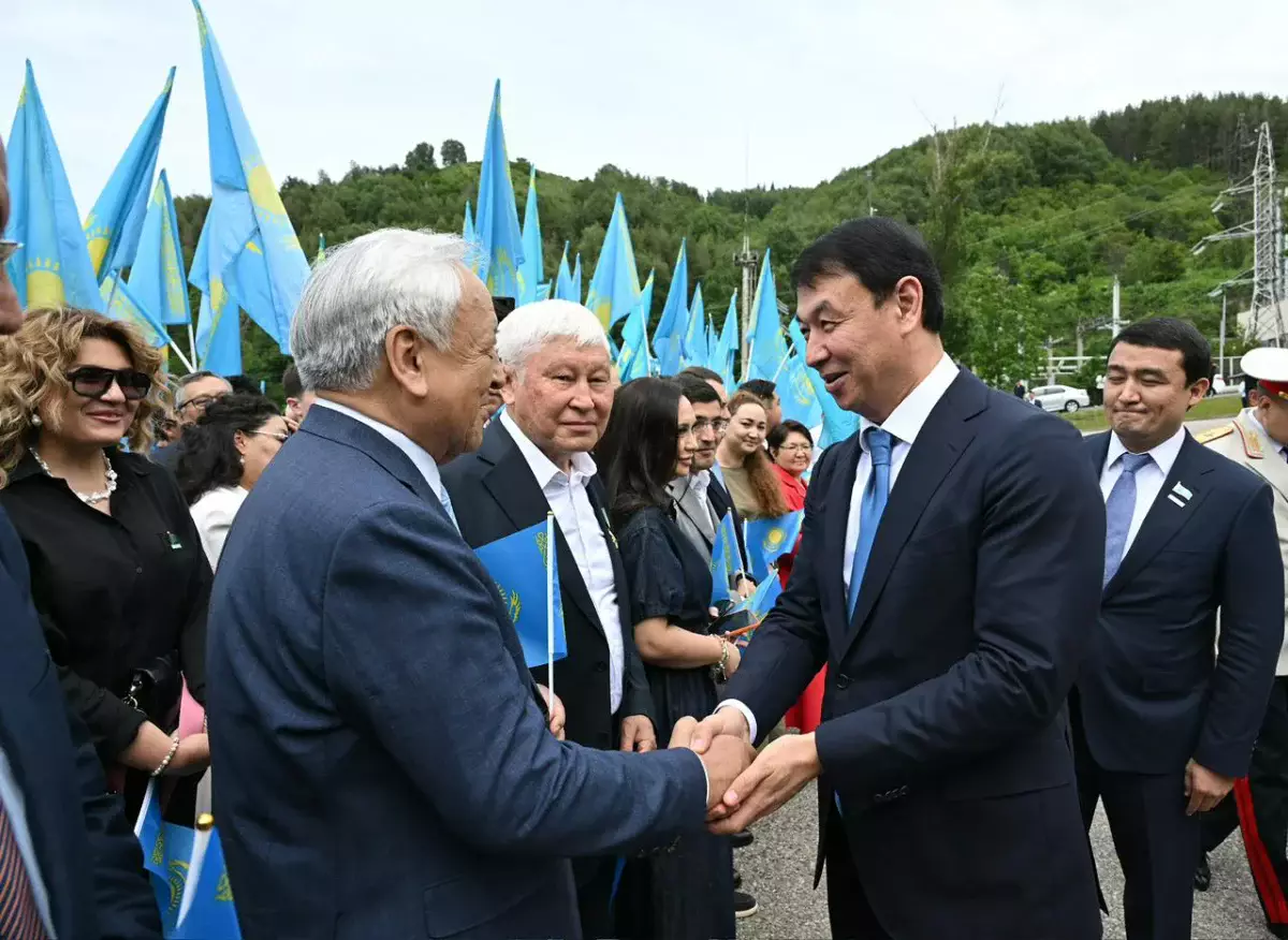 Алматыда Мемлекеттік рәміздер күніне орай Мемлекеттік Ту салтанатты түрде көтерілді