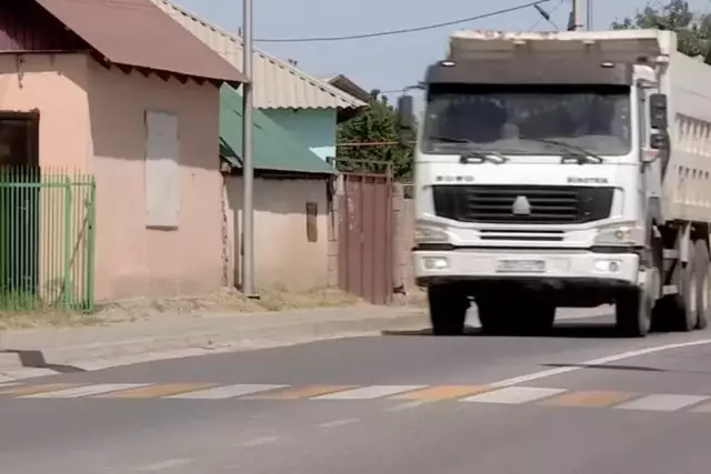 Шымкентте қызметтік жүк көлігі 11 жастағы баланы басып кетті