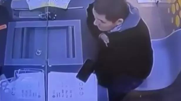 Бір отбасының өлімі: Сұлтан Сәрсемәлиев алтындарды ломбардқа өткізген видео тарады