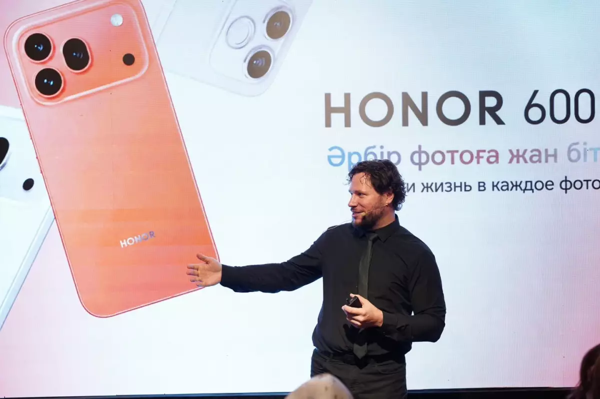  Жасанды интеллект HONOR брендін әлемдегі ең жылдам дамып келе жатқан смартфон брендтерінің қатарына шығарды 