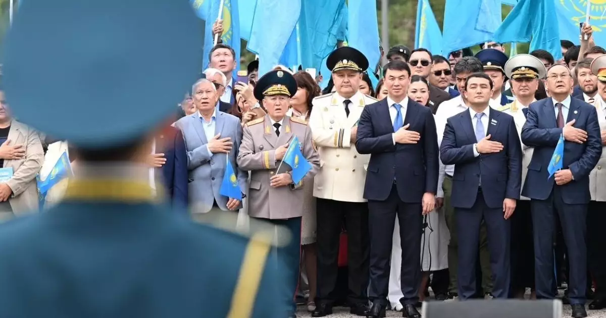  Алматыда Мемлекеттік рәміздер күніне орай Мемлекеттік Ту салтанатты түрде көтерілді 