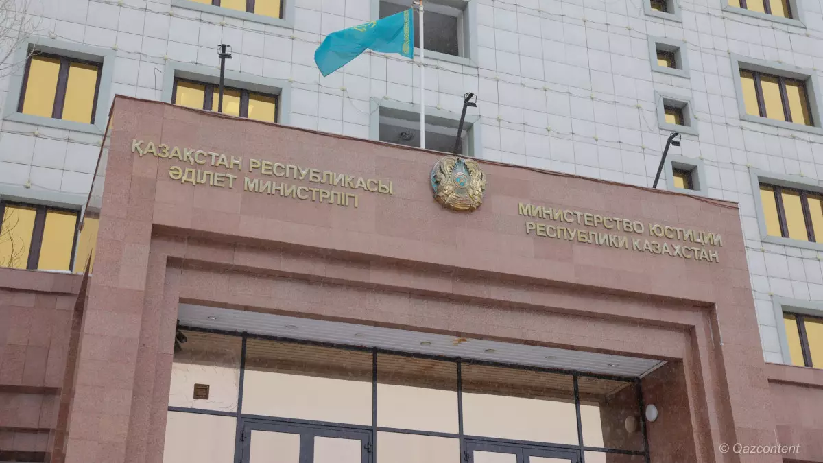 "Айтолкын или Барселона": как оформляют смену имени в Казахстане