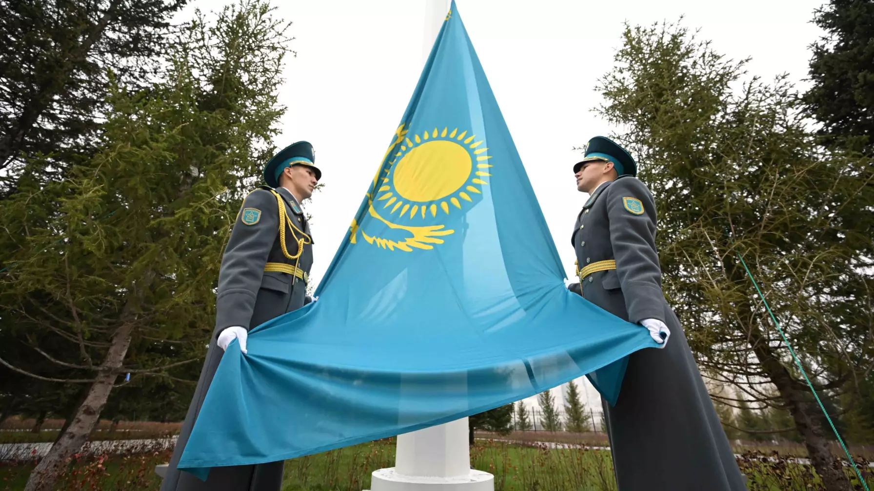 Егемендіктің еңселі белгісі: Бүгін – Қазақстан Республикасының Мемлекеттік рәміздер күні