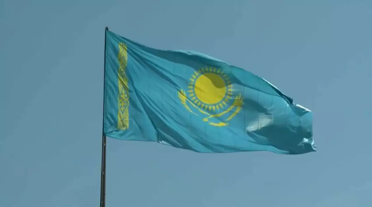 No comment: Өскеменнің көгінде ту желбіреді