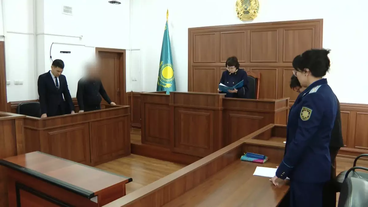Павлодарда жемқорлыққа қатысты қос департамент басшысы сотталды