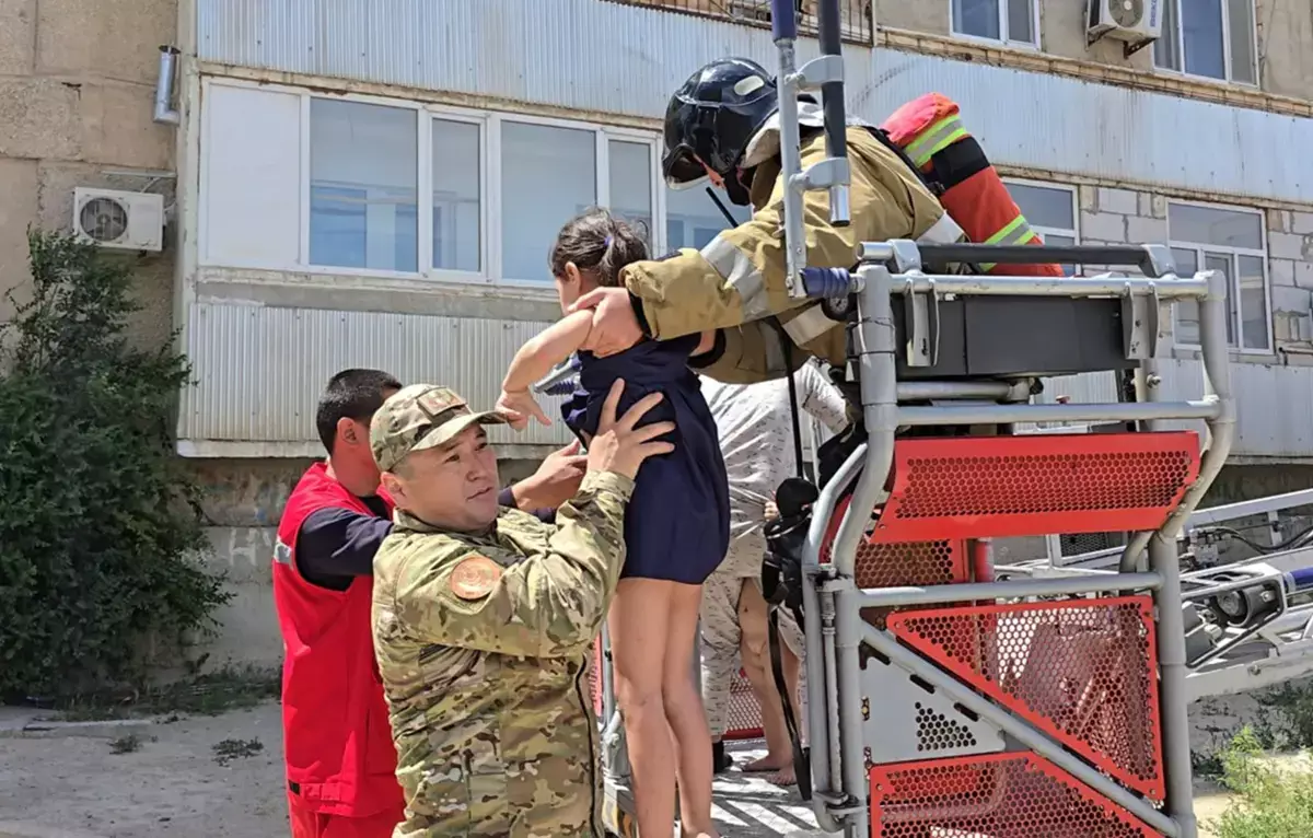 В Актау 30 человек эвакуировали при пожаре в жилом доме - новости на Lada.kz 04.06.2026