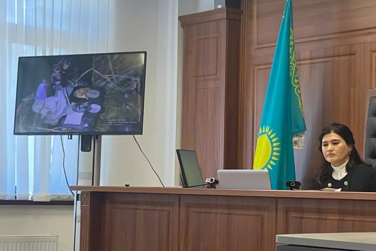 В суде показали кадры с места захоронения семьи из Жангельдина