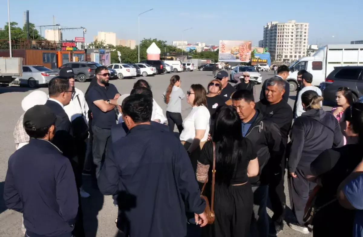 «Нас выгоняют в разгар сезона»: в Актау предприниматели из парка Акбота не дали начать его реконструкцию - новости на Lada.kz 04.06.2026