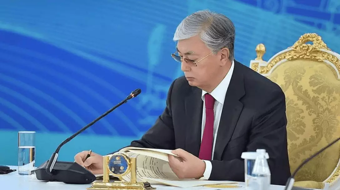 Токаев подписал конституционные законы о Президенте, Курултае и Халық Кеңесі