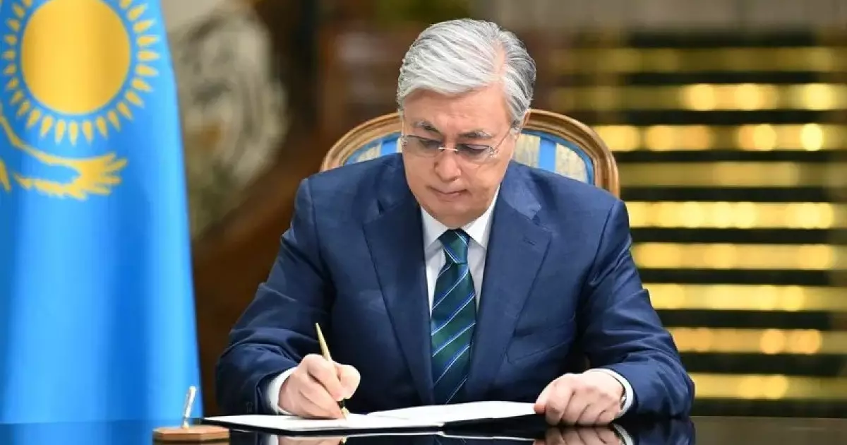  Тоқаев бес заңға қол қойды: ел басқару жүйесінде не өзгереді? 