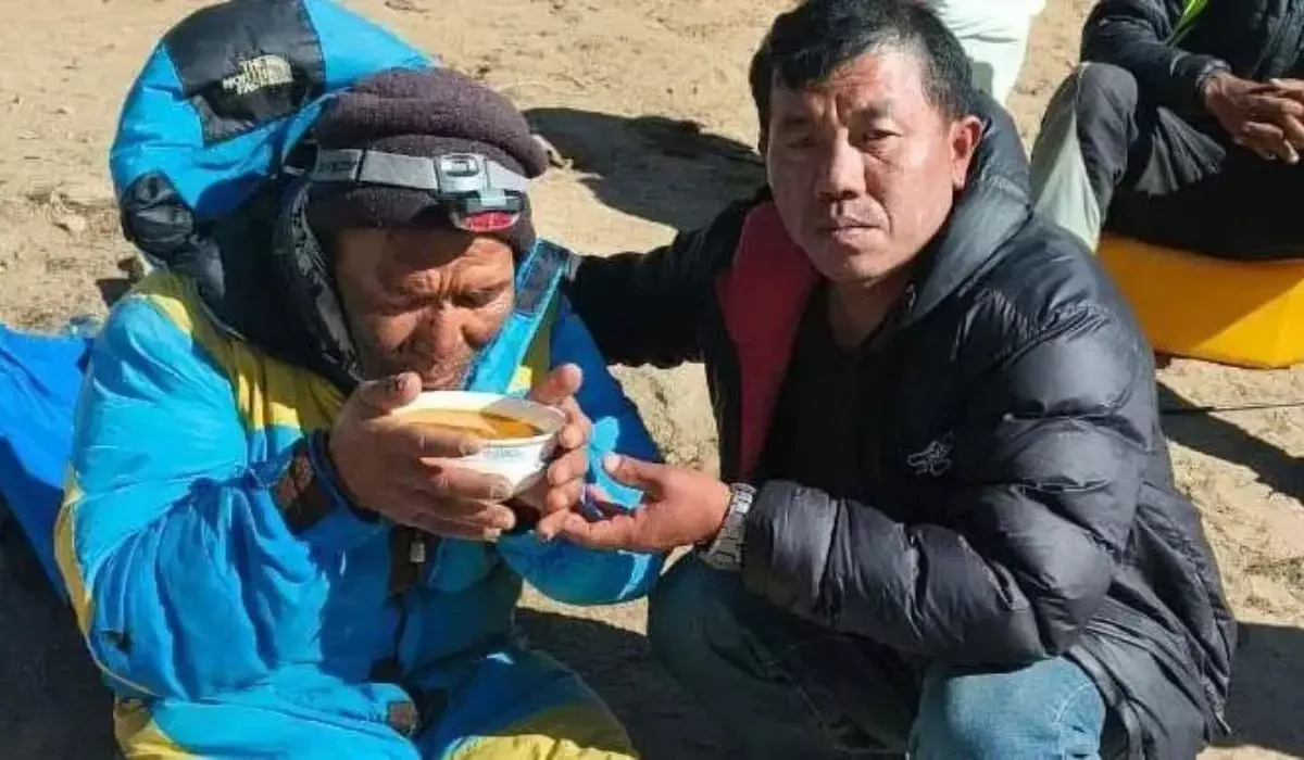 Эвересте 6 күн жалғыз қалған: Жоғалған альпинист ғажайып жағдайда аман қалып, өзі төмен түсті