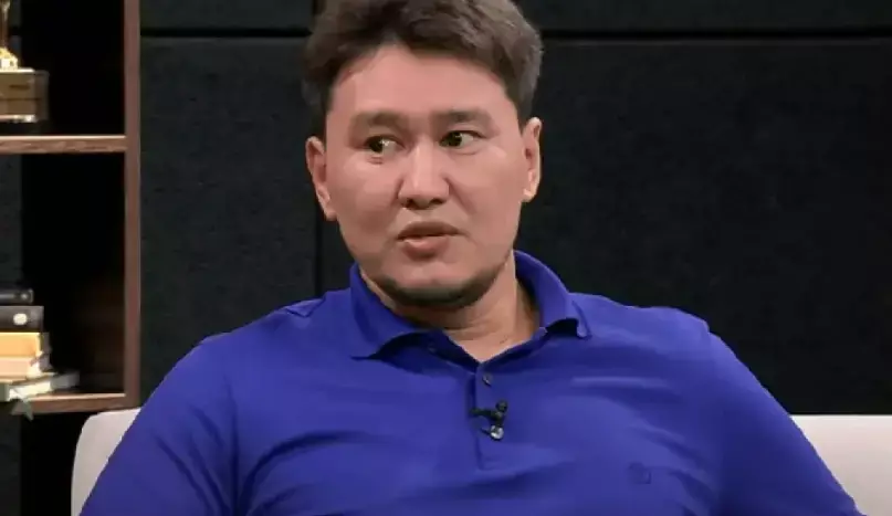«Үш отбасыға үй сыйладым»: Жахан Отарғалиев жақсы істерін тізіп шықты