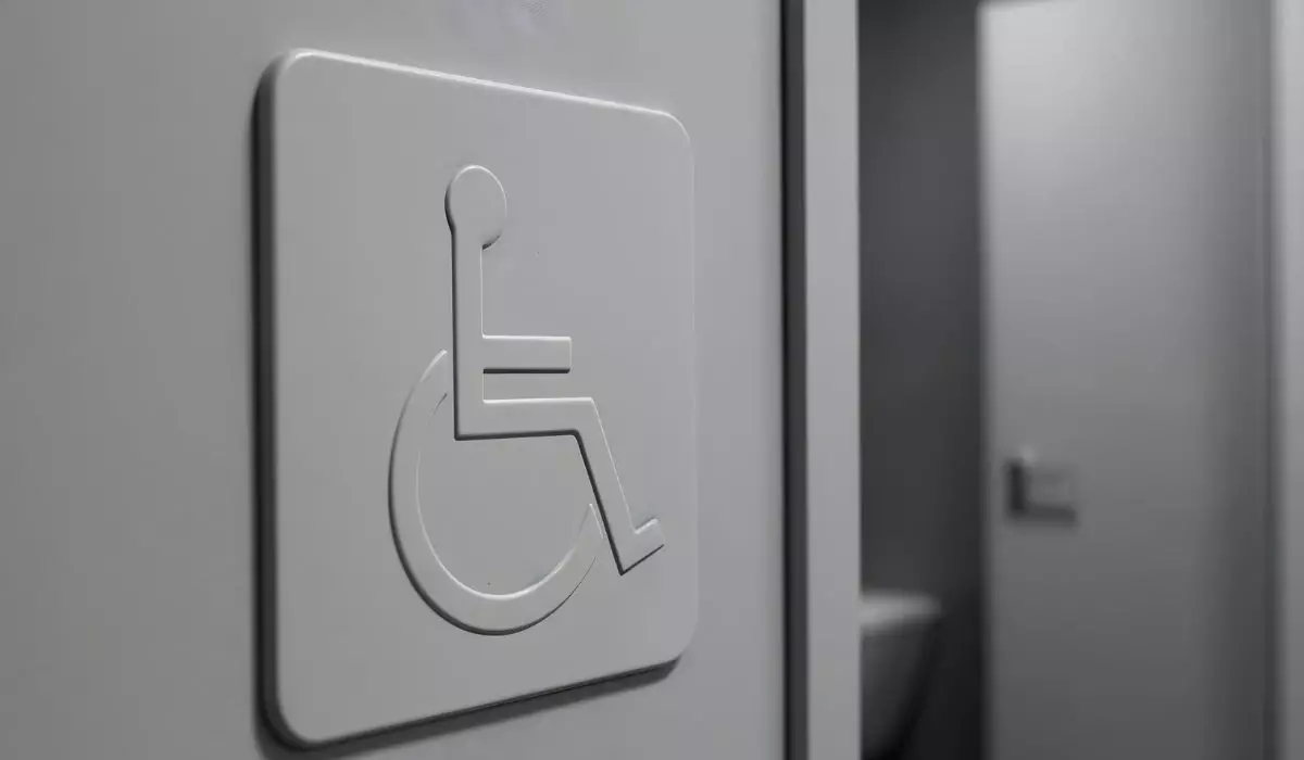 Павлодар облысында ауыл әкіміне әжетхана үшін 216 мың теңге айыппұл салынды