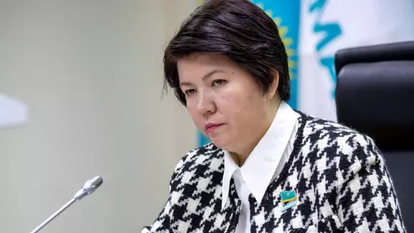 Тыйғыш болса, министр Жұлдыз Сүлейменова кей мұғалімдерін тыйып алсыншы!