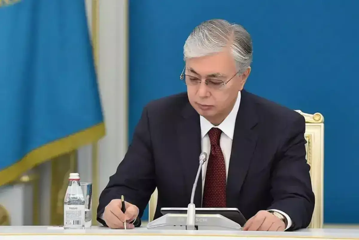 Разделение власти в Казахстане: Токаев подписал законы о вице-президенте и новых полномочиях Курултая - новости на Lada.kz 05.06.2026
