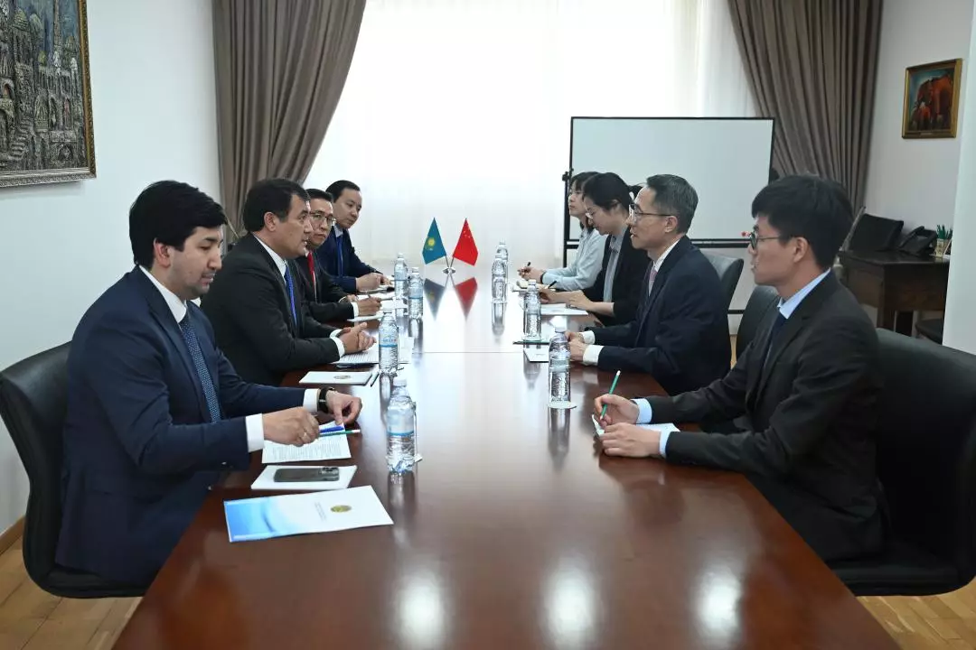 Казахстан и Китай обсудили укрепление двустороннего сотрудничества.