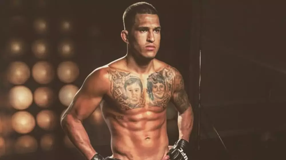 Бывший чемпион UFC объявил об отмене боя в Казахстане