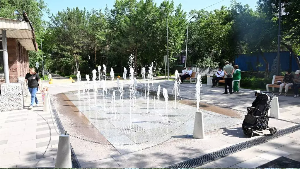 Аким Алматы проверил ход благоустройства районов города
