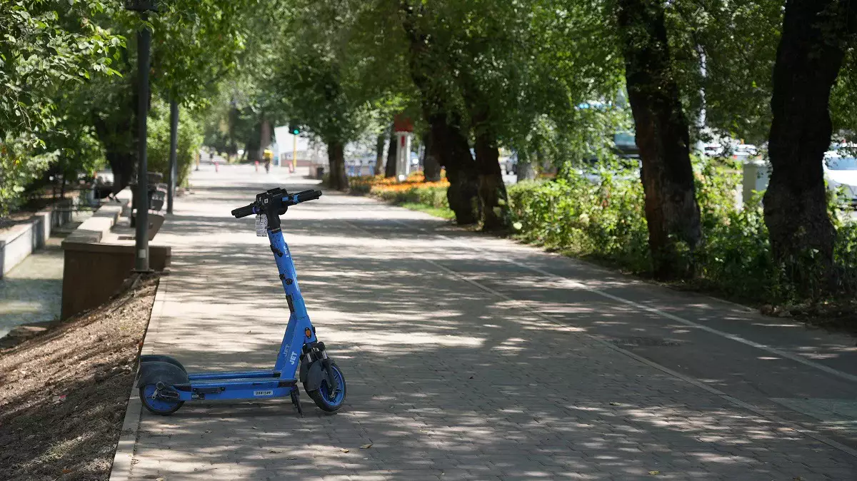 Алматыда электрсамокаттарды пайдаланудың жаңа тәртібі талқыланды