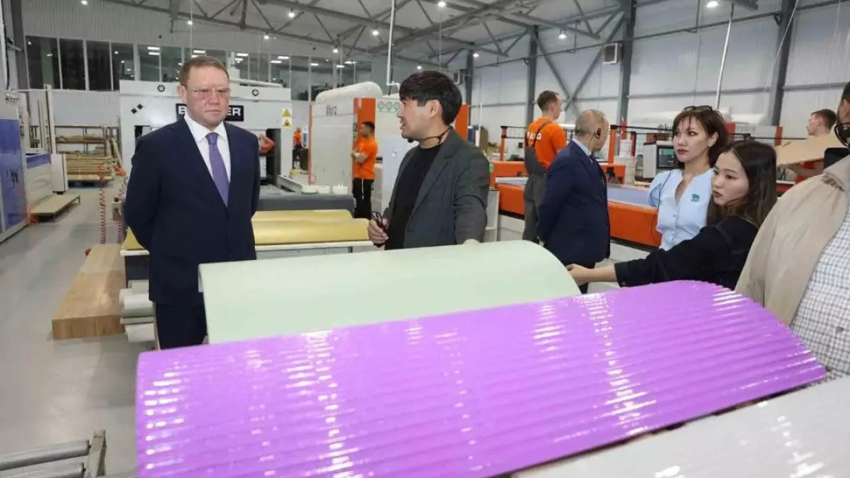 Жаңа өндіріс, жаңа жұмыс орындары: Қостанайда жиһаз фабрикасы іске қосылды