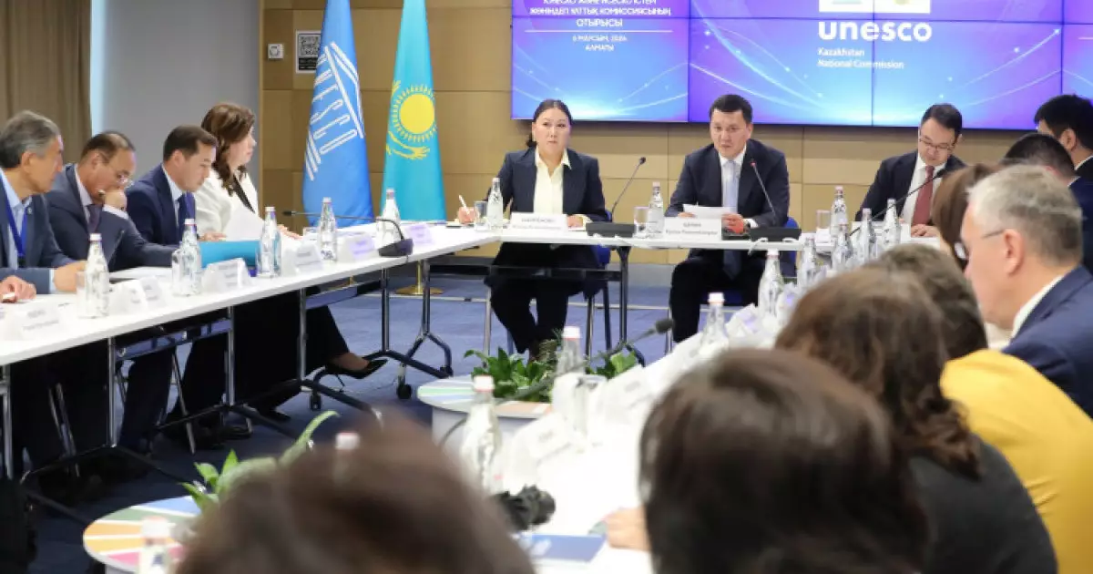  Мемлекеттік кеңесші Ерлан Қарин ЮНЕСКО және ИСЕСКО істері жөніндегі ұлттық комиссияның отырысын өткізді 