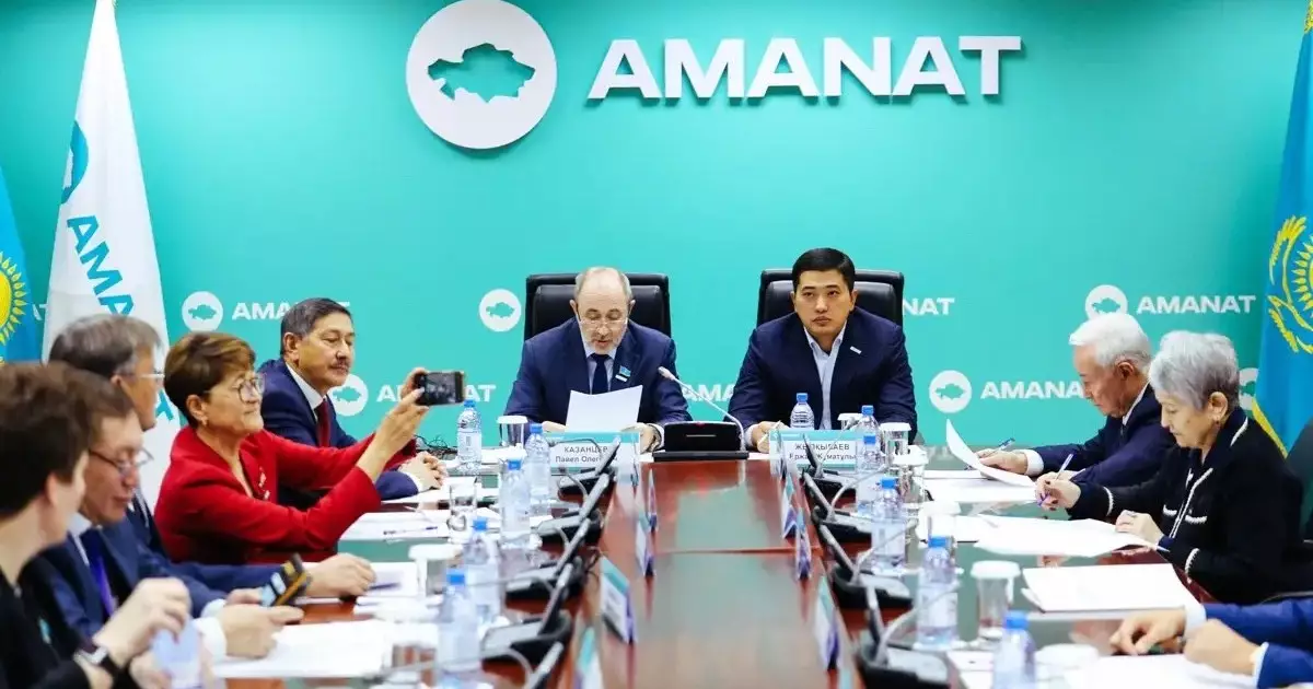  Amanat пен «Әділет» бірігуі мүмкін: Мәселе саяси кеңес отырысында талқыланды 