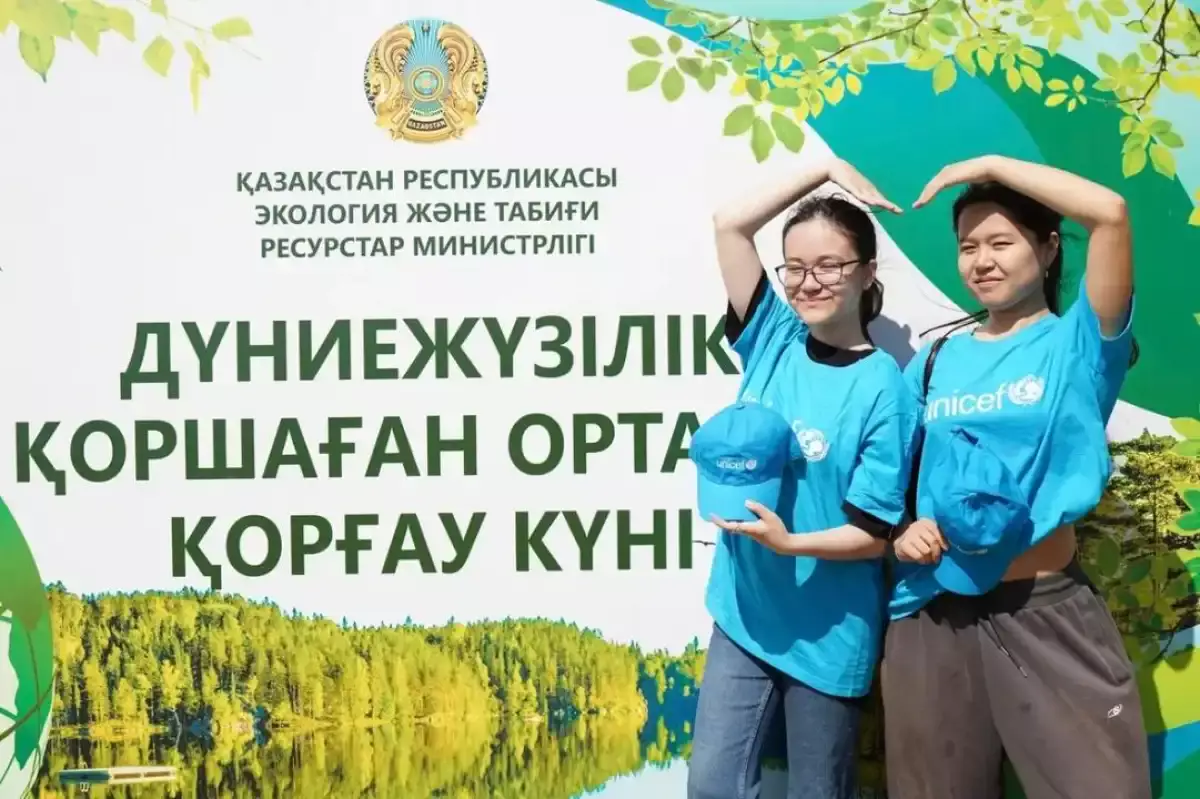 Астанада 100-ден астам ағаш отырғызылды: Экология министрлігі мен UNICEF экологиялық акция өткізд