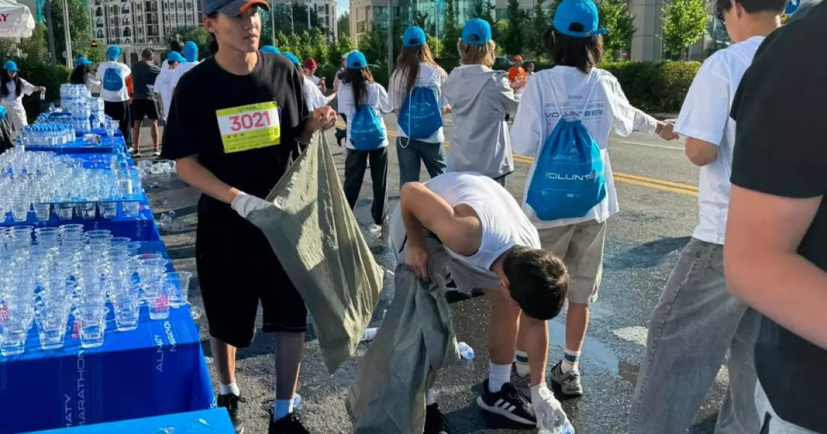  Astana Half Marathon қатысушылары «Таза Қазақстан» акциясын қолдап, плоггинг өткізді 