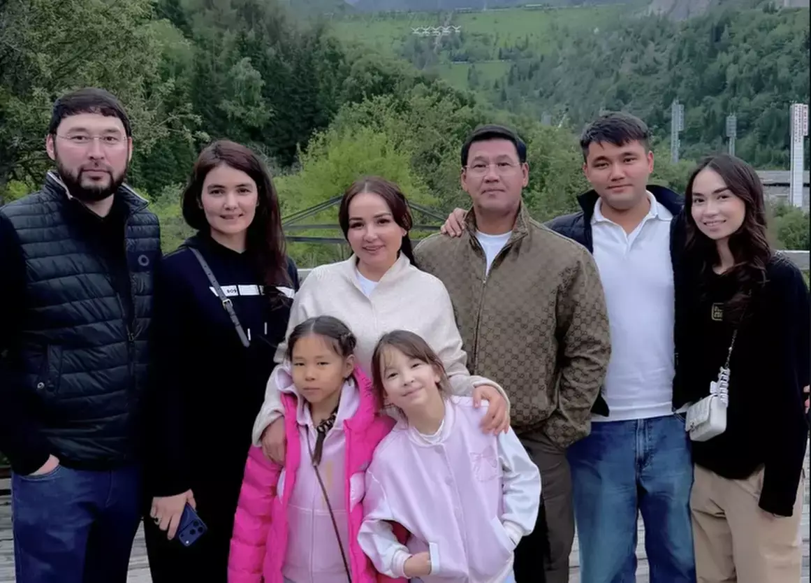 «Құдай қосқан»: Жанболат пен Жазира құдаларымен көзге түсті