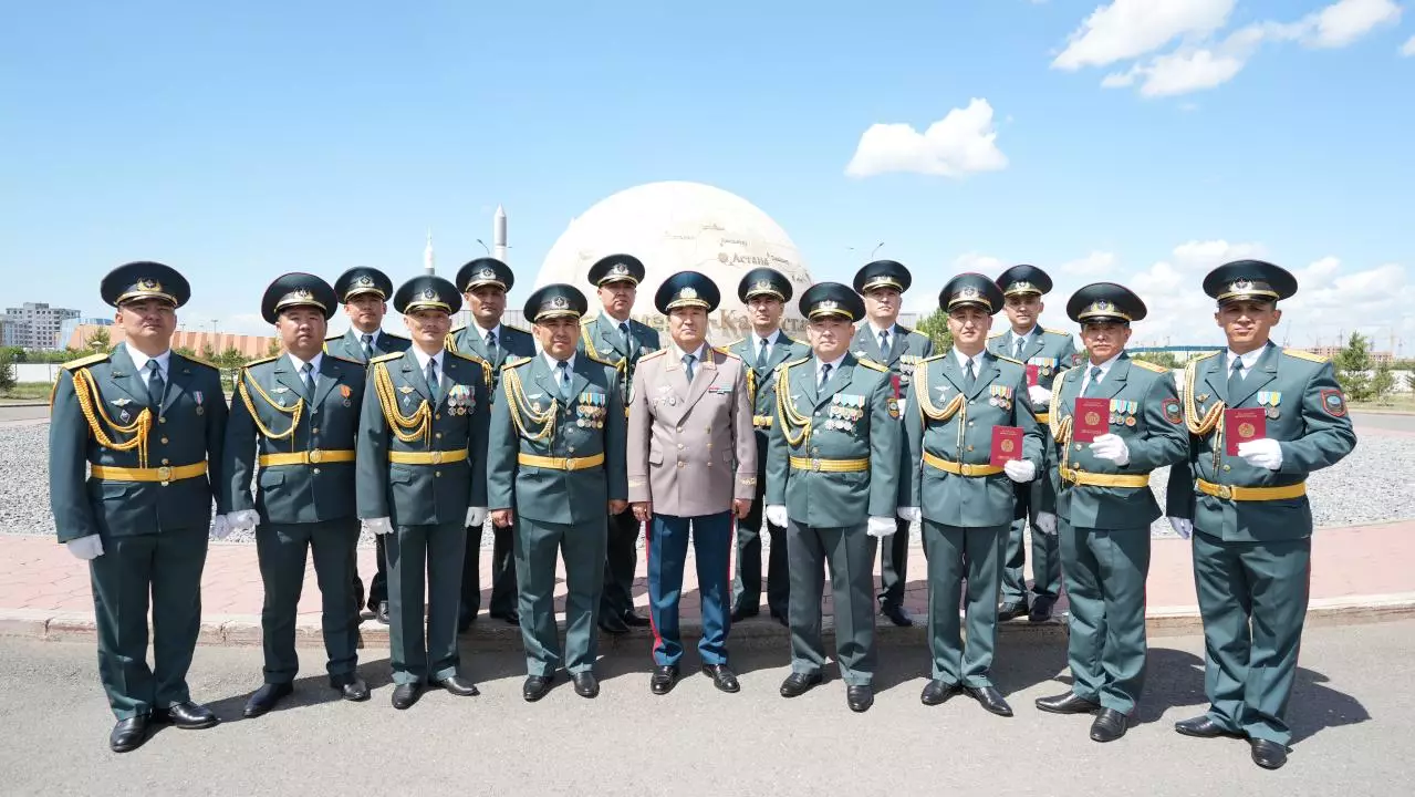 Офицерам системы МЧС Казахстана вручены дипломы магистров