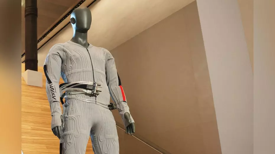 Астронавты NASA вскоре смогут носить Prada, так как люксовый бренд представил новое снаряжение для миссии Artemis IV.