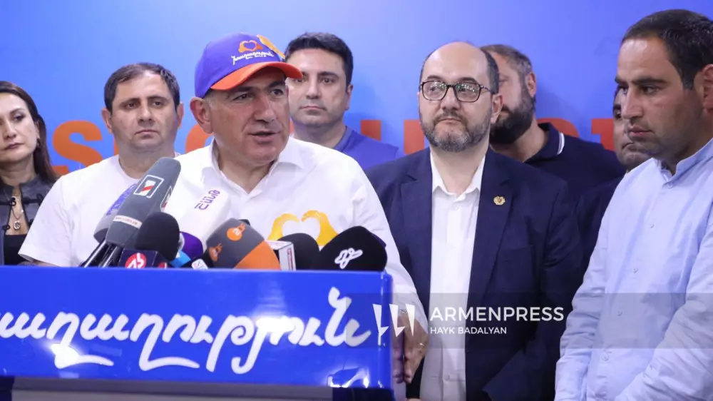 Пашинян заявил о победе своей партии на парламентских выборах в Армении