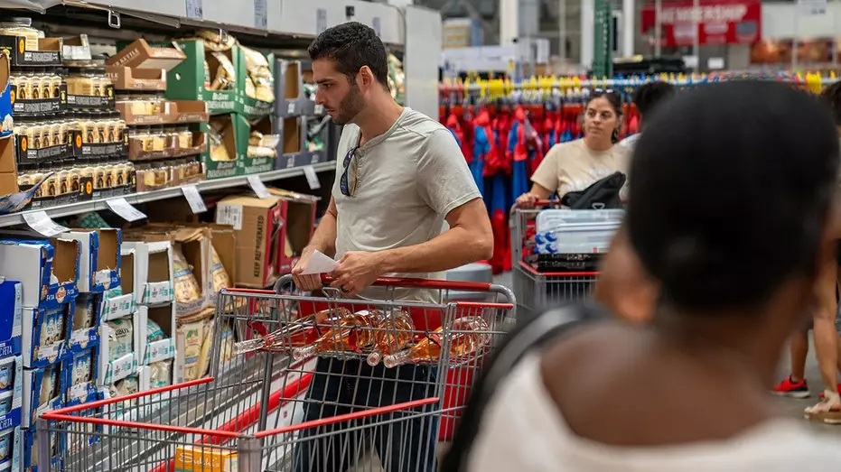 Costco тихо снижает цены на популярные продукты Kirkland в рамках дружественного шага по отношению к своим членам.