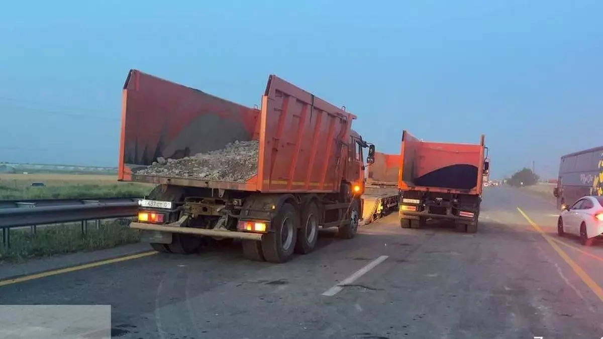 Жара повредила дорогу на трассе в Туркестанской области