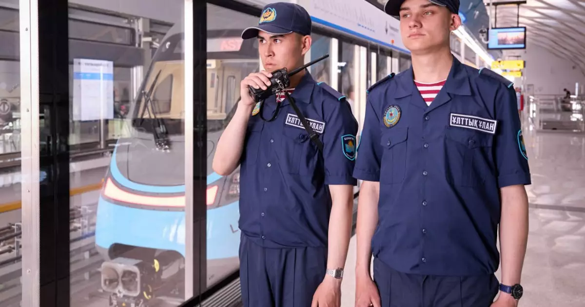  Ұлттық ұлан сарбаздары LRT стансаларында қызметке кірісті 