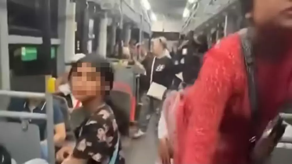 Новое видео с подростками, державших в страхе алматинцев, обсуждают в сети