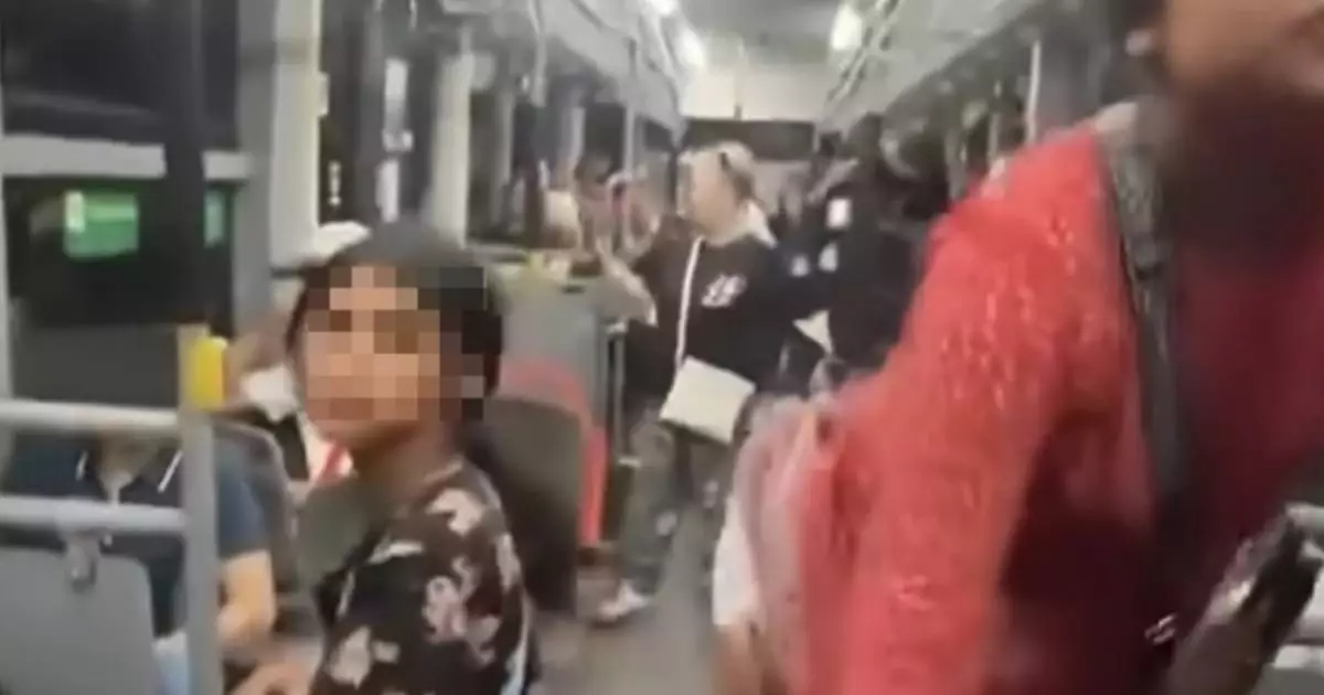  Кошмаривших алматинцев подростков сняли на видео в астанинском автобусе 