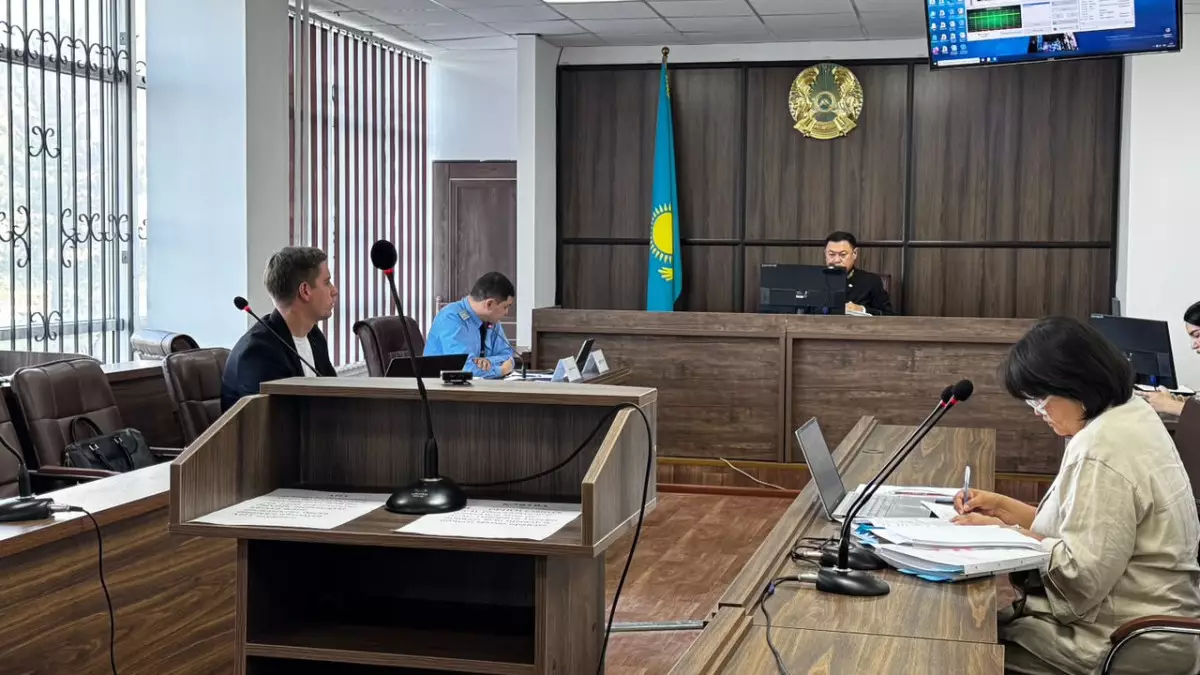 "Жүргізуші ештеңе айта алмады": Алматыдағы жол апатына алғаш жеткен полицейден жауап алынды