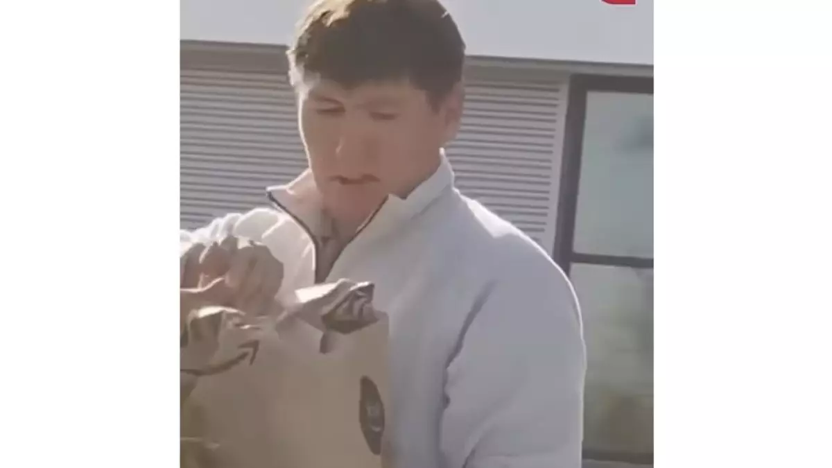 Бұрынғы депутат АҚШ-та курьер болып жұмыс істеп жүр